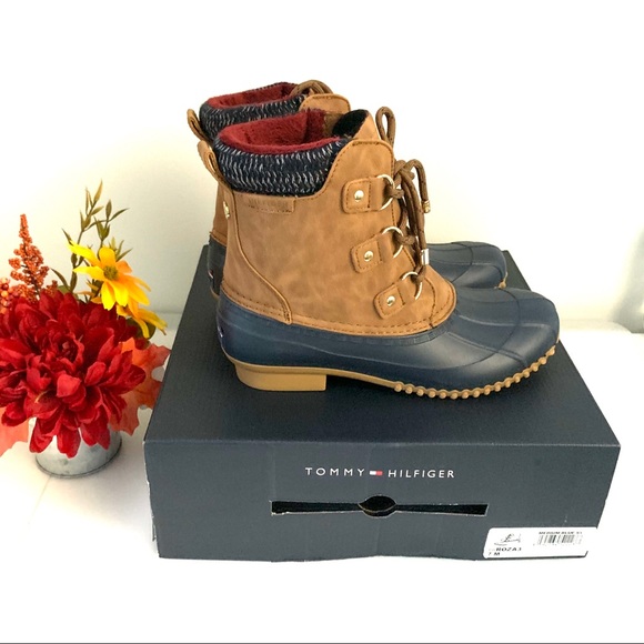 Tommy Hilfiger Roza3 Duck Boot - Picture 7 of 9